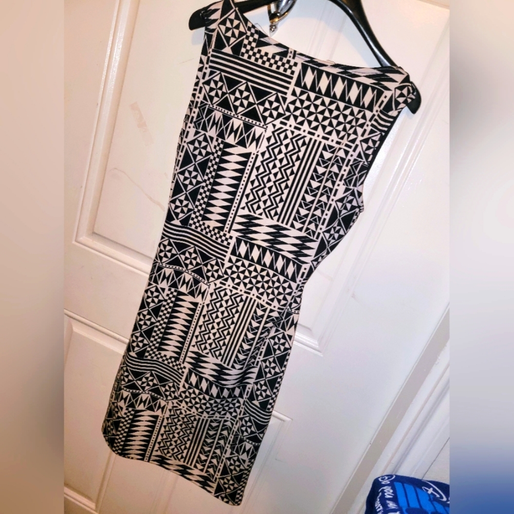 Women's Size S "Arden B." Designer Dress in Black/White